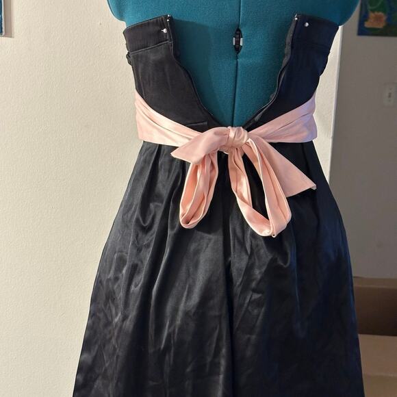 Short Black Dress with Satin Ribbon. - Picture 3 of 6